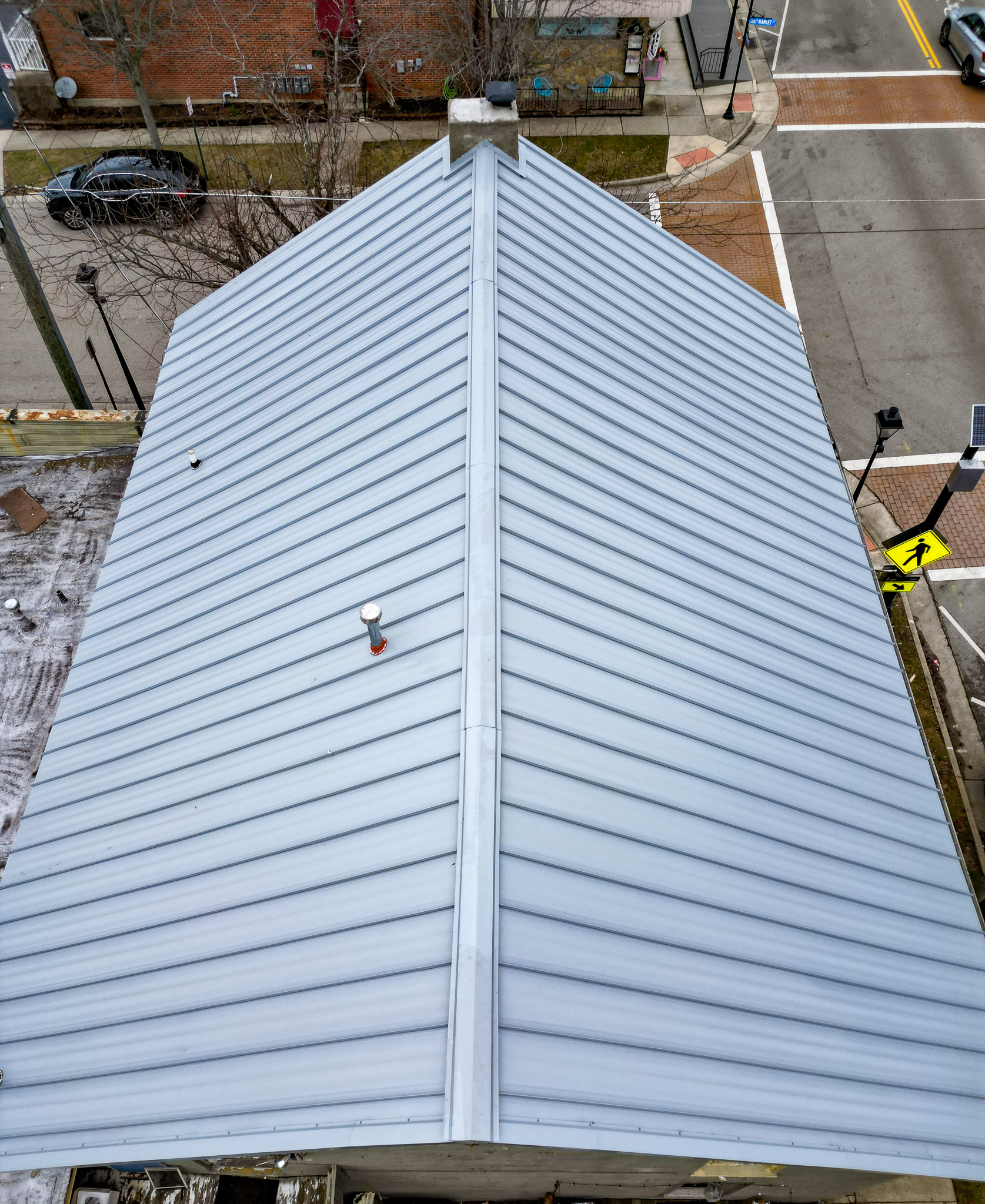 Metal vs. Asphalt Shingles: Which Roofing Material Is Right for You?